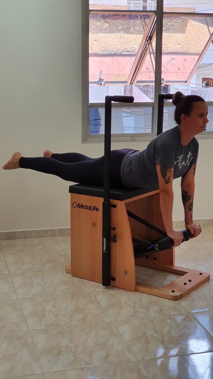 APAPilates_Chair_Feminino_Deitado.jpeg